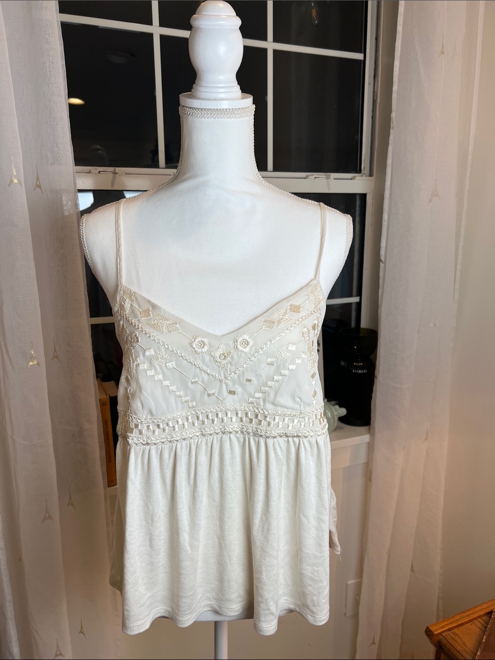 American Eagle Outfitters Cream knit flowy tank top size large.